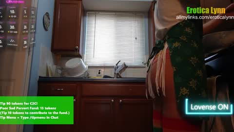 Snapshot of eroticalynn chatting on 01/02/25, 07:29 Lynn online show from 01/02/25, 07:29