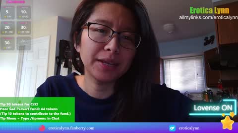 Snapshot of eroticalynn chatting on 01/03/25, 07:50 Lynn online show from 01/03/25, 07:50