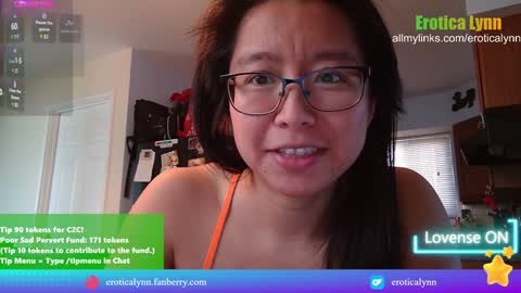 Snapshot of eroticalynn chatting on 01/23/25, 06:14 Lynn online show from 01/23/25, 06:14