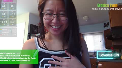 Snapshot of eroticalynn chatting on 01/28/25, 09:29 Lynn online show from 01/28/25, 09:29