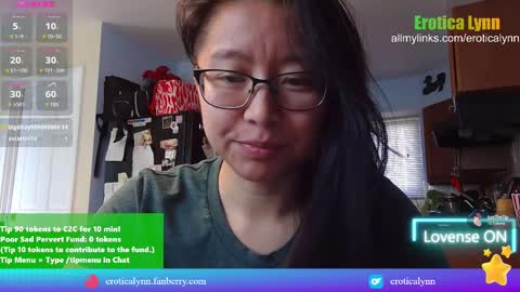 Snapshot of eroticalynn chatting on 03/07/25, 08:11 Lynn online show from 03/07/25, 08:11