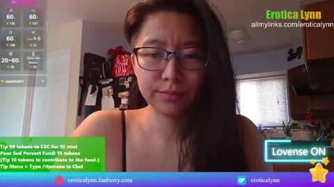 Snapshot of eroticalynn chatting on 03/12/25, 06:44 Lynn online show from 03/12/25, 06:44