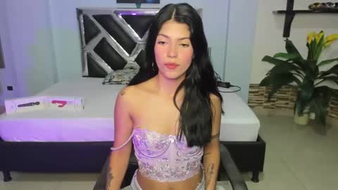 Snapshot of eroticazir chatting on 11/12/25, 03:07 Valentine online show from 11/12/25, 03:07