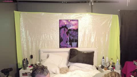 Snapshot of eroticdickmovement chatting on 10/17/25, 12:14 Cash Carry Fox online show from 10/17/25, 12:14