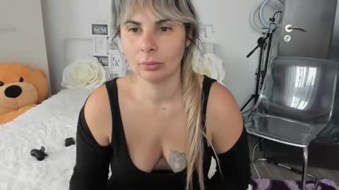 eroticsensualkitty4u online show from 10/16/25, 11:00