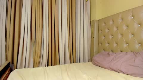 Snapshot of erotictsmonica chatting on 12/23/24, 01:18 monica online show from 12/23/24, 01:18