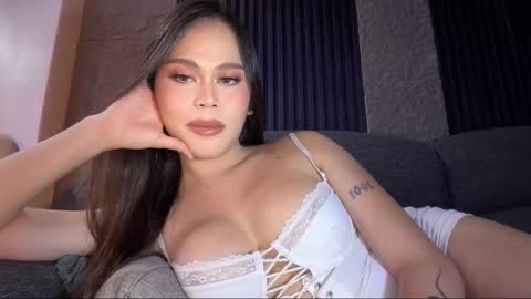 Snapshot of erotictsmonica chatting on 09/14/25, 01:32 monica online show from 09/14/25, 01:32