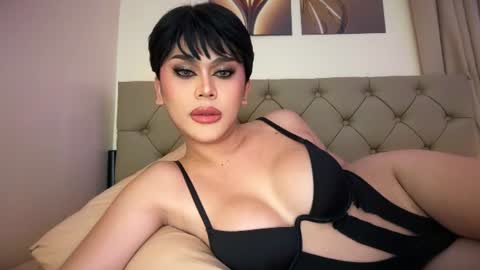 Snapshot of erotictsmonica chatting on 06/18/26, 06:45 monica online show from 06/18/26, 06:45