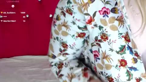 Snapshot of erryka chatting on 02/20/25, 11:31 Erika online show from 02/20/25, 11:31