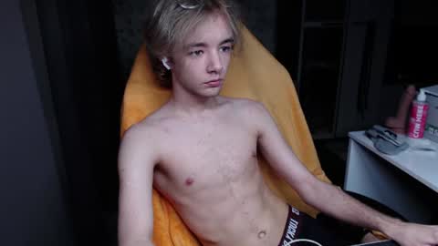 Snapshot of ervi_ chatting on 06/17/26, 09:05 ERV1II online show from 06/17/26, 09:05