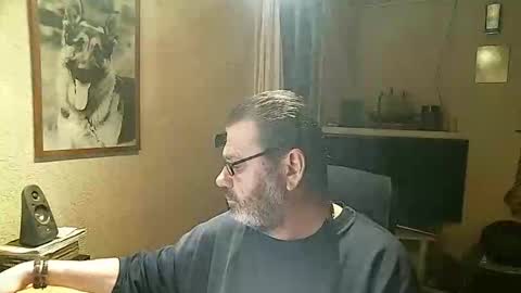 Snapshot of erwin1966 chatting on 01/19/25, 10:28 Erwins room welcome sound on online show from 01/19/25, 10:28