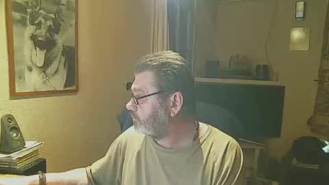 Snapshot of erwin1966 chatting on 01/20/25, 02:01 Erwins room welcome sound on online show from 01/20/25, 02:01