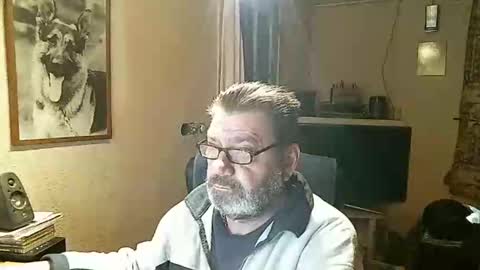 Snapshot of erwin1966 chatting on 01/20/25, 09:22 Erwins room welcome sound on online show from 01/20/25, 09:22