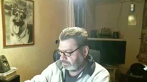 Snapshot of erwin1966 chatting on 01/23/25, 12:57 Erwins room welcome sound on online show from 01/23/25, 12:57