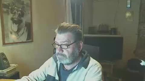 Snapshot of erwin1966 chatting on 01/24/25, 01:35 Erwins room welcome sound on online show from 01/24/25, 01:35