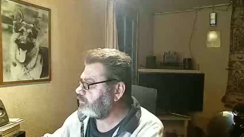 Snapshot of erwin1966 chatting on 02/05/25, 11:50 Erwins room welcome sound on online show from 02/05/25, 11:50