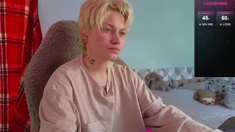 esajukyy online show from 01/19/25, 05:48