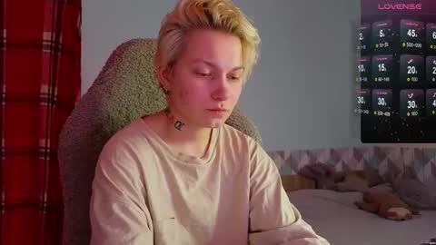 esajukyy online show from 02/10/25, 10:42