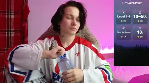 esajukyy online show from 09/16/25, 10:49