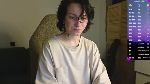 Snapshot of esajukyy chatting on 03/22/26, 01:25 esajukyy online show from 03/22/26, 01:25