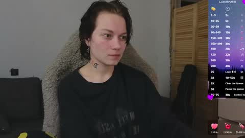 Snapshot of esajukyy chatting on 04/12/26, 01:27 esajukyy online show from 04/12/26, 01:27