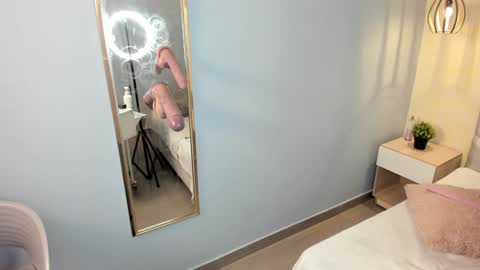 Snapshot of escarleth__ chatting on 02/26/25, 01:11 Escarlet online show from 02/26/25, 01:11