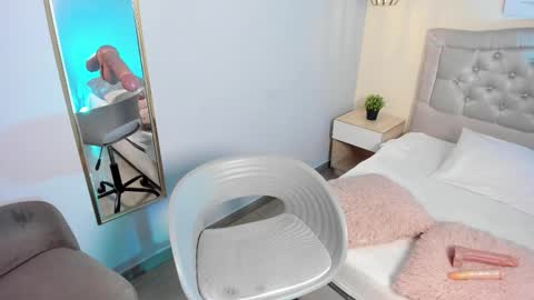 Snapshot of escarleth__ chatting on 10/07/25, 01:08 Escarlet online show from 10/07/25, 01:08