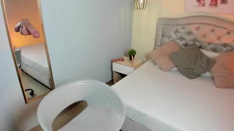 Snapshot of escarleth__ chatting on 10/10/25, 01:32 Escarlet online show from 10/10/25, 01:32