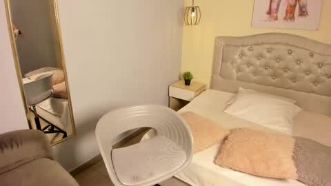 Snapshot of escarleth__ chatting on 11/10/25, 12:37 Escarlet online show from 11/10/25, 12:37