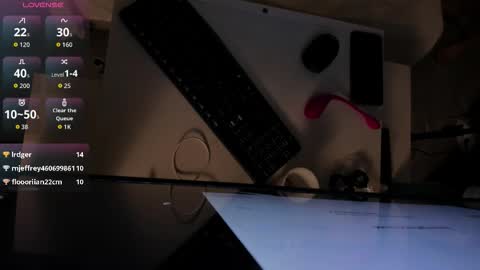 Snapshot of escarleth__ chatting on 11/12/25, 01:50 Escarlet online show from 11/12/25, 01:50