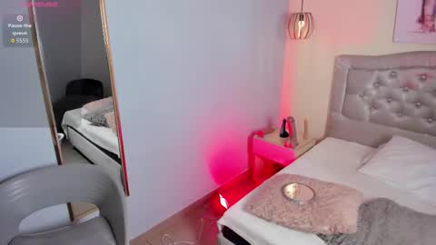 Snapshot of escarleth__ chatting on 12/02/25, 02:12 Escarlet online show from 12/02/25, 02:12