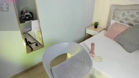 Snapshot of escarleth__ chatting on 02/02/26, 02:27 Escarlet online show from 02/02/26, 02:27