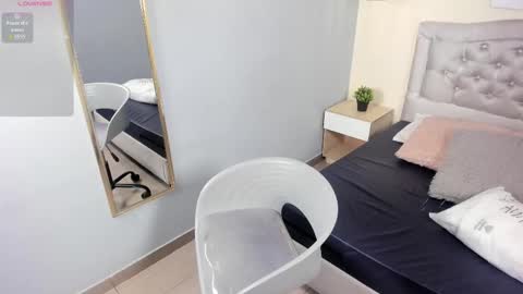 Snapshot of escarleth__ chatting on 02/14/26, 01:19 Escarlet online show from 02/14/26, 01:19