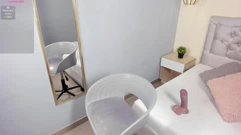 Snapshot of escarleth__ chatting on 02/20/26, 11:43 Escarlet online show from 02/20/26, 11:43