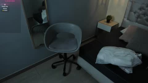 Snapshot of escarleth__ chatting on 02/25/26, 11:42 Escarlet online show from 02/25/26, 11:42