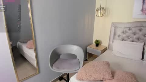 Snapshot of escarleth__ chatting on 03/18/26, 11:46 Escarlet online show from 03/18/26, 11:46