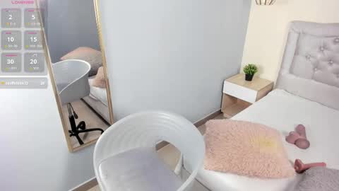 Snapshot of escarleth__ chatting on 03/25/26, 02:12 Escarlet online show from 03/25/26, 02:12