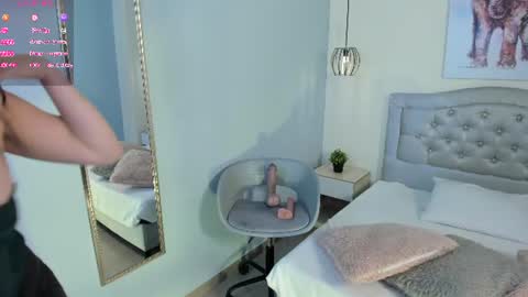 Escarlet online show from 06/30/26, 01:56