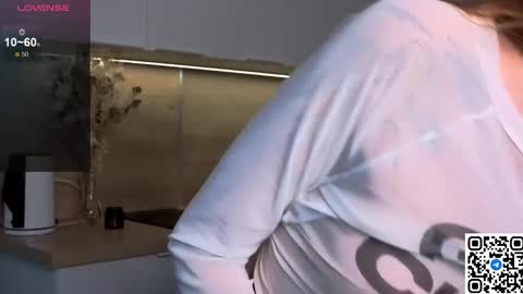 Snapshot of eshleeeygreen chatting on 03/10/26, 03:06 EshleGreen online show from 03/10/26, 03:06