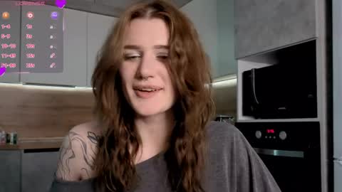 Snapshot of eshleeeygreen chatting on 04/07/26, 07:14 EshleGreen online show from 04/07/26, 07:14