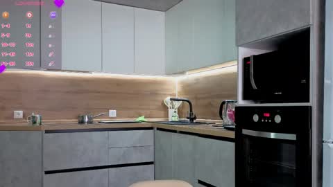 Snapshot of eshleeeygreen chatting on 04/09/26, 01:38 EshleGreen online show from 04/09/26, 01:38