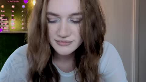 Snapshot of eshleeeygreen chatting on 04/11/26, 02:32 EshleGreen online show from 04/11/26, 02:32