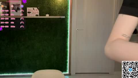 Snapshot of eshleeeygreen chatting on 04/14/26, 06:58 EshleGreen online show from 04/14/26, 06:58