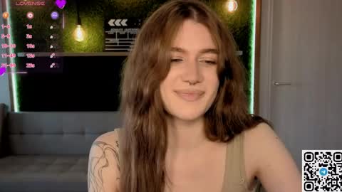 Snapshot of eshleeeygreen chatting on 04/16/26, 01:12 EshleGreen online show from 04/16/26, 01:12