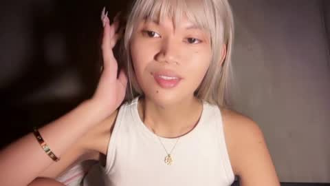 Snapshot of esilchan chatting on 04/20/26, 03:42 Chelliane online show from 04/20/26, 03:42