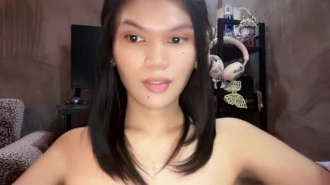 Snapshot of esilchan chatting on 05/18/26, 08:20 Chelliane online show from 05/18/26, 08:20