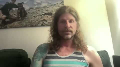 Snapshot of esinking24 chatting on 12/18/24, 02:10 esinking24 online show from 12/18/24, 02:10