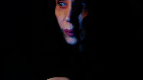 Snapshot of eskeira_ chatting on 03/12/25, 08:31 Esther online show from 03/12/25, 08:31