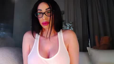 Snapshot of eskeira_ chatting on 09/24/25, 09:18 Esther online show from 09/24/25, 09:18