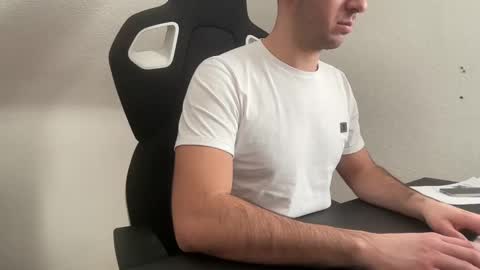 Snapshot of eskp chatting on 03/04/25, 11:08 eskp online show from 03/04/25, 11:08